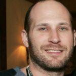 Lee Ginsberg sai da empresa de relações públicas homônima para consultoria de prêmios independentes