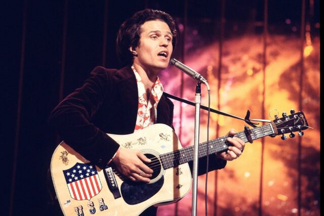 country joe mcdonald tocando violão