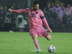 Leo Messi junta-se a Cristiano Ronaldo no clube dos 900 golos Leo Messi junta-se a Cristiano Ronaldo no clube dos 900 golos