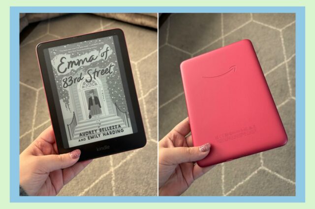 Um grupo de dispositivos eletrônicos Kindle Paperwhite