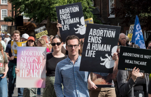 Líder pró-vida critica projeto de lei ‘insano’ do Reino Unido que descriminalizaria certos abortos até o nascimento Líder pró-vida critica projeto de lei 'insano' do Reino Unido que descriminalizaria certos abortos até o nascimento