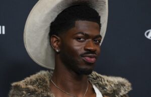 Lil Nas X manda lembranças aos fãs enquanto advogado busca diversão no caso de bateria do LAPD Lil Nas X manda lembranças aos fãs enquanto advogado busca diversão no caso de bateria do LAPD