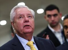 Lindsey Graham de férias na Disney World levanta as sobrancelhas Lindsey Graham de férias na Disney World levanta as sobrancelhas