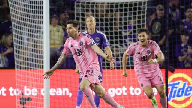 Lionel Messi marca dois gols na vitória do Inter Miami sobre o Orlando City, de 10 jogadores, na Major League Soccer
