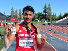 Lokesh Sathyanathan da Índia ganha ouro no salto em distância masculino no NCAA Indoor Championships 2026 Lokesh Sathyanathan da Índia ganha ouro no salto em distância masculino no NCAA Indoor Championships 2026