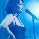 Lola Young prova que é uma verdadeira estrela do rock em um retorno bravura ao palco em Los Angeles: revisão do concerto