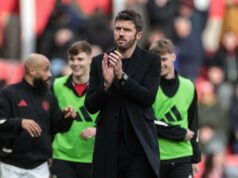 Louis Saha já decidiu se o Man Utd deveria contratar Michael Carrick permanentemente Louis Saha já decidiu se o Man Utd deveria contratar Michael Carrick permanentemente