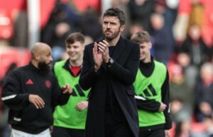 Louis Saha já decidiu se o Man Utd deveria contratar Michael Carrick permanentemente Louis Saha já decidiu se o Man Utd deveria contratar Michael Carrick permanentemente