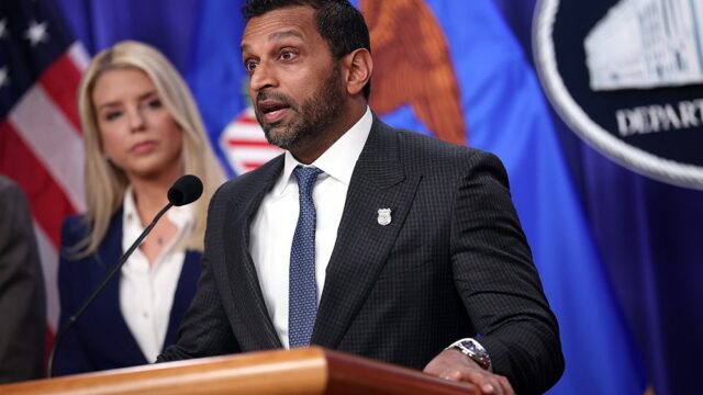 Lutadores do UFC treinarão agentes do FBI em ‘seminário histórico’ esta semana: Estaremos ‘ainda melhor preparados para proteger o povo americano’, afirma Kash Patel
