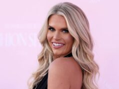 Madison LeCroy usa exatamente essas regatas de treinamento para pessoas gratuitas Camisa listrada Madison LeCroy