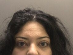 Mãe, 31 anos, que bateu repetidamente a cabeça do bebê no chão em um “ataque repentino de raiva” é presa por assassinato Zara Arsalan, 31, sacudiu Harleen Bains vigorosamente e bateu repetidamente com a cabeça na mesa depois de 'perder a paciência' com o bebê indefeso em sua casa em Black Country, em 23 de julho de 2020.