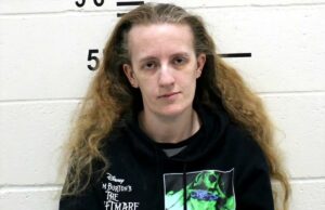 Mãe de Iowa supostamente misturou lasanha com opioides para forçar a gravidez a um aborto espontâneo: policiais Neve âmbar