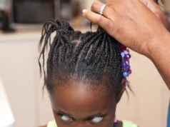 Mãe elogiada por não deixar o ex fazer o cabelo da filha: ‘dano permanente’ Mãe elogiada por não deixar o ex fazer o cabelo da filha: ‘dano permanente’