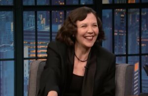 Maggie Gyllenhaal revela as maneiras muito diferentes que ela teve para dirigir Dakota Johnson e Annette Bening | Vídeo Jogar