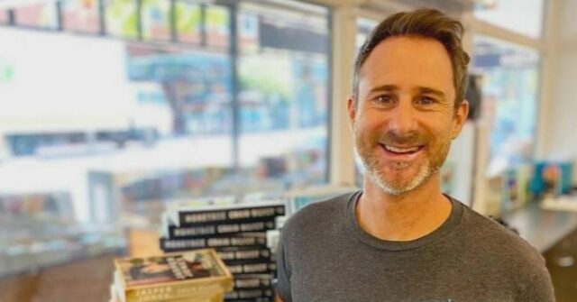 Silvey foi agredido com mais acusações de exploração infantil.