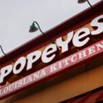 Três locais da Popeyes Louisiana Kitchen fecharam depois que seu franqueado pediu falência (Getty)