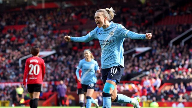 Manchester City fecha o título da WSL com vitória no derby por 3 a 0; Arsenal vence Spurs
