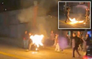 Manifestante anti-ICE se incendeia enquanto incendeia a bandeira americana em Portland: ‘Que idiota’ Manifestante anti-ICE se incendeia enquanto incendeia a bandeira americana em Portland: ‘Que idiota’