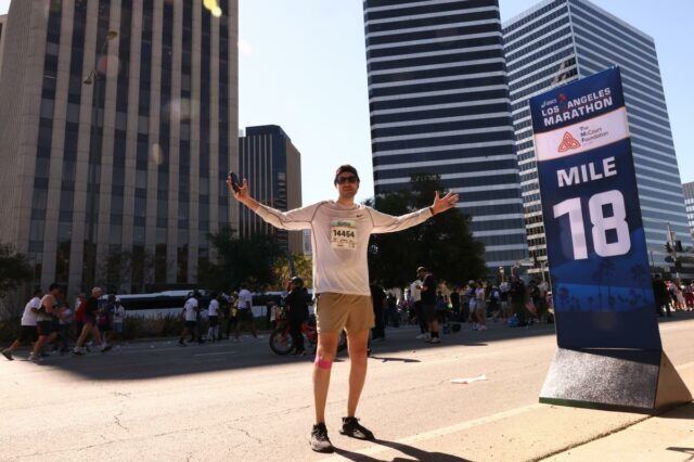 Maratona de LA revela corredores acordados que pegaram atalho na marca de 18 milhas
