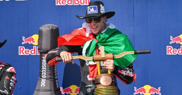 Marco Bezzecchi em ação.