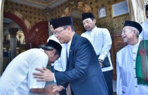 Mardiono convida todos os elementos da nação a manter a unidade e a orar pela paz mundial Mardiono convida todos os elementos da nação a manter a unidade e a orar pela paz mundial