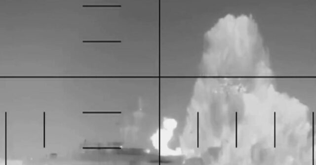 Marinheiros australianos a bordo de um submarino dos EUA quando este torpedeou um navio de guerra iraniano
