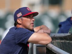 Mark DeRosa defende seu trabalho em meio às crescentes críticas do WBC: ‘Paixão subjacente’ O técnico dos Estados Unidos, Mark DeRosa, assistindo ao treino de rebatidas.