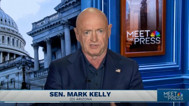 Mark Kelly diz que é uma 'coisa boa' que Khamenei está morto – mas reserva preocupações sobre a liderança de Hegseth | Vídeo

