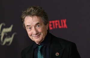 Martin Short é visto pela primeira vez desde a morte da filha Katherine: relatório Vizinhos da filha de Martin Short, Katherine Hartley, reagem à morte dela