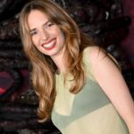 Maya Hawke entra para a série dramática da Netflix ‘God of the Woods’