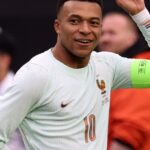 Mbappé marca para a França, com 10 jogadores, na vitória sobre o Brasil no aquecimento para a Copa do Mundo