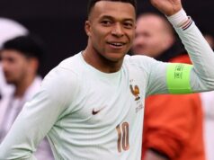 Mbappé marca para a França, com 10 jogadores, na vitória sobre o Brasil no aquecimento para a Copa do Mundo Mbappé marca para a França, com 10 jogadores, na vitória sobre o Brasil no aquecimento para a Copa do Mundo