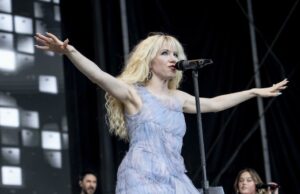Me chame de mamãe! Carly Rae Jepsen tem um filho para chamar de seu com o produtor Cole MGN Me chame de mamãe! Carly Rae Jepsen tem um filho para chamar de seu com o produtor Cole MGN