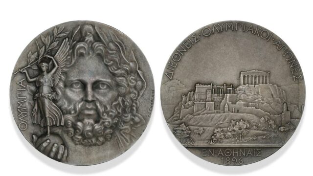 Medalha das primeiras Olimpíadas modernas é três vezes maior que Medalha das primeiras Olimpíadas modernas é três vezes maior que estimativa em leilão