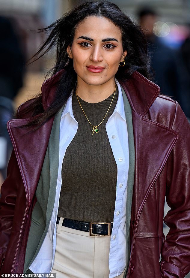 Médico do NHS é acusado de 'múltiplas acusações de convite Dr Rahmeh Aladwan (foto), 31 anos, foi acusado em relação a comentários ou outro material postado online sobre a organização terrorista proscrita no ano passado