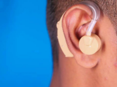 Médicos de Mumbai ajudam homem surdo a ouvir novamente 7 anos depois que remédios mudaram sua vida Médicos de Mumbai ajudam homem surdo a ouvir novamente 7 anos depois que remédios mudaram sua vida