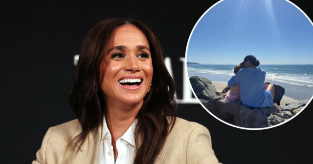 Meghan Markle beija a filha Lilibet, 4, em foto rara Meghan Markle beija a filha Princesa Lilibet, 4, na praia em foto rara tirada pelo Príncipe Harry