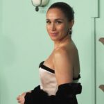 Meghan será a atração principal do 'fim de semana feminino' de £ 1.400 na Austrália: Duquesa fará perguntas e respostas e posará para fotos com convidados VIP em retiro de luxo com ioga, cura sonora e exercícios de manifestação