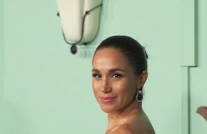 Meghan será a atração principal do ‘fim de semana feminino’ de £ 1.400 na Austrália: Duquesa fará perguntas e respostas e posará para fotos com convidados VIP em retiro de luxo com ioga, cura sonora e exercícios de manifestação Meghan será a atração principal do 'fim de semana feminino' de £ 1.400 na Austrália: Duquesa fará perguntas e respostas e posará para fotos com convidados VIP em retiro de luxo com ioga, cura sonora e exercícios de manifestação