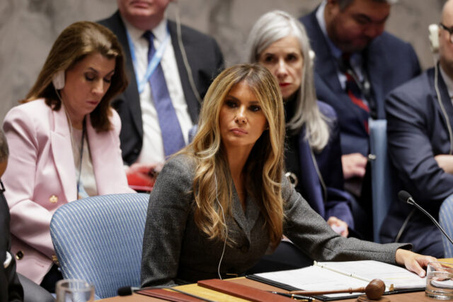 Melania Trump preside reunião da ONU sobre crianças dias após greve escolar no Irã
