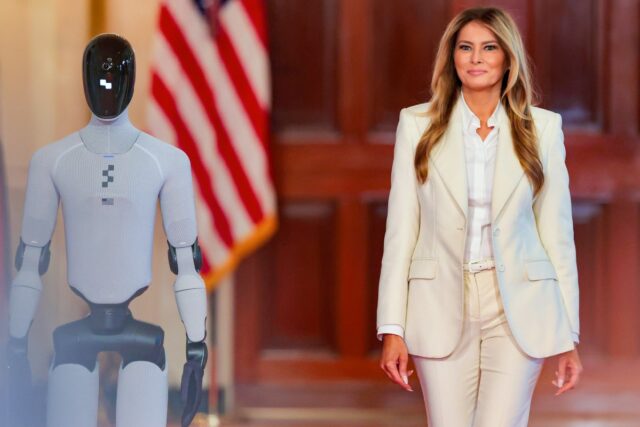 Melania Trump quer um robô para educar seu filho em casa
