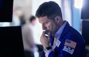 Mercado de ações hoje: Dow, S&P 500, futuros do Nasdaq afundam, preços do petróleo sobem à medida que os mercados reagem ao conflito no Irã Mercado de ações hoje: Dow, S&P 500, futuros do Nasdaq afundam, preços do petróleo sobem à medida que os mercados reagem ao conflito no Irã