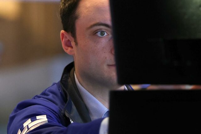 Mercado de ações hoje: Dow sobe, S&P 500, Nasdaq cai enquanto a incerteza da guerra eleva os preços do petróleo
