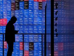 Mercados de ações asiáticos despencam em meio ao ultimato de Trump ao Irã Mercados de ações asiáticos despencam em meio ao ultimato de Trump ao Irã