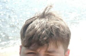 Meu filho voltou da escola com dor de cabeça… 18 horas depois ele estava morto: mãe cujo filho de 18 anos morreu de meningite B diz que começou com um sintoma leve – e agora quer que todos os jovens tenham alta Alfie Mullans, 18 anos, morreu de meningite B em 2023, apenas 18 horas depois de reclamar pela primeira vez de dor de cabeça