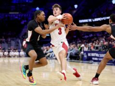 Miami Ohio entra na chave do March Madness como time dos quatro primeiros depois de perder uma temporada invicta O guarda do Miami (OH) RedHawks, Luke Skaljac (3), vai até a cesta enquanto o guarda do UMass Minutemen, Danny Carbuccia (0), defende durante as quartas de final do MAC em 12 de março de 2026.