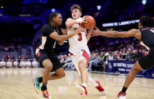 Miami Ohio entra na chave do March Madness como time dos quatro primeiros depois de perder uma temporada invicta O guarda do Miami (OH) RedHawks, Luke Skaljac (3), vai até a cesta enquanto o guarda do UMass Minutemen, Danny Carbuccia (0), defende durante as quartas de final do MAC em 12 de março de 2026.