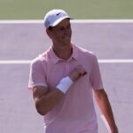 Miami Open 2026: Sinner vence Dzumhur e segue no caminho para igualar o recorde de Federer