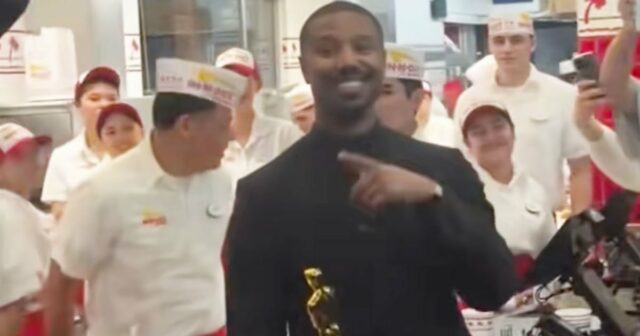 Michael B. Jordan segue para In-N-Out após a primeira vitória no Oscar - e a multidão enlouquece
