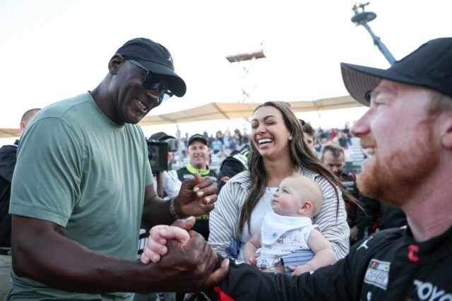 Michael Jordan se tornou viral depois que seu motorista Tyler Michael Jordan se tornou viral depois que seu motorista Tyler Reddick fez história na NASCAR